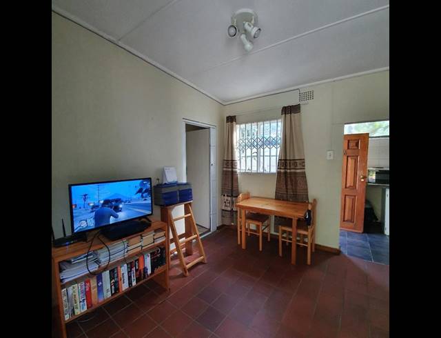 2 BEDROOM PROPERTY TO RENT IN OATLANDS